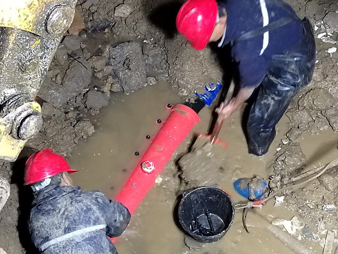 兖州水务:冒雨抢修保供水 民生保障暖人心