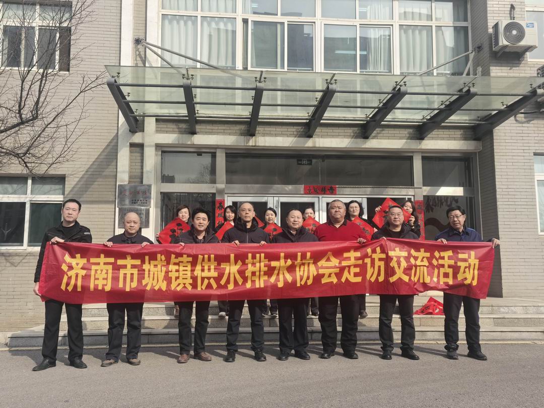 协会开展“迎新春 送祝福”书画慰问会员单位活动