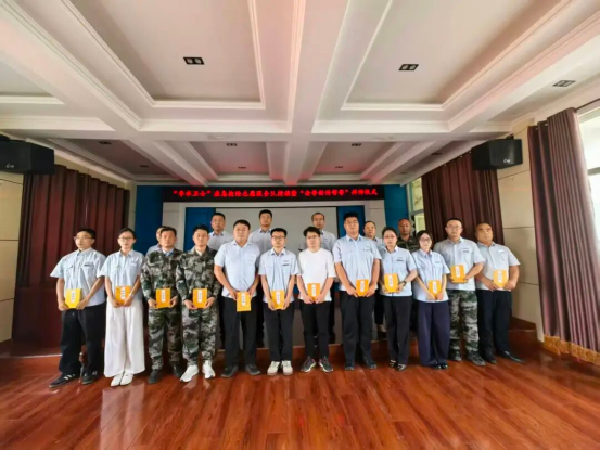 旗帜砺担当 师徒传匠心—乐陵水务举行“枣水卫士”应急抢险志愿服务队授旗暨 老带新拜师仪式