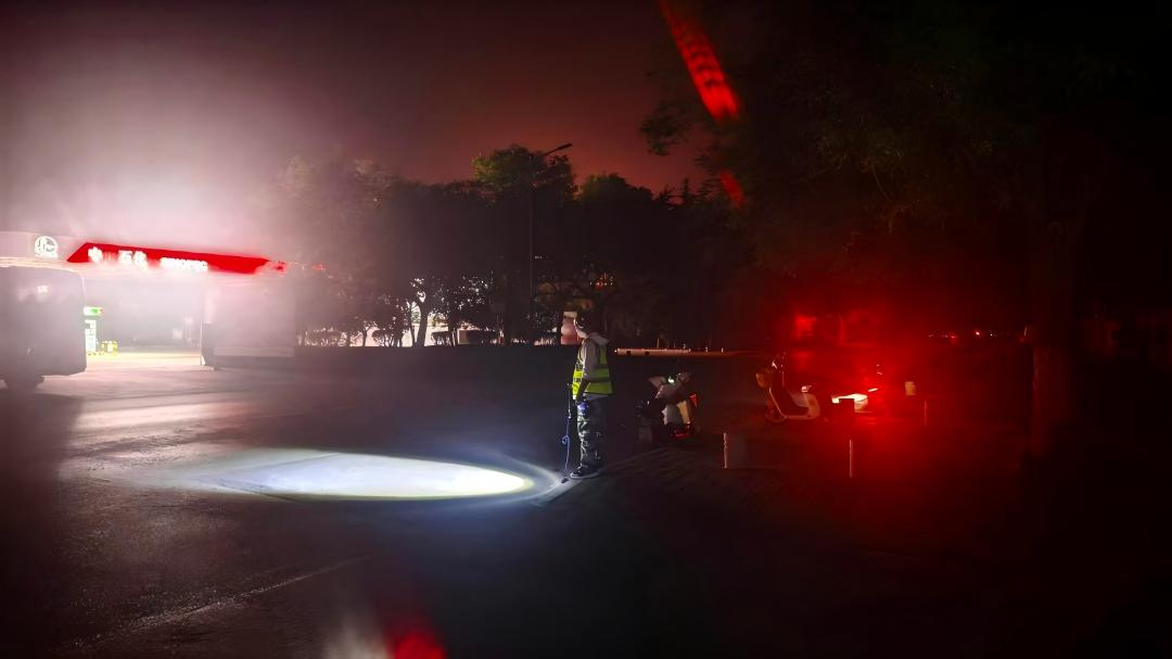 深夜巡测护清流 未雨绸缪保安澜—华龙水业夜间测漏的精细化治理实践